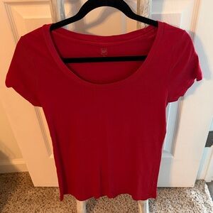GAP Women's Scarlet Short Sleeve Tee